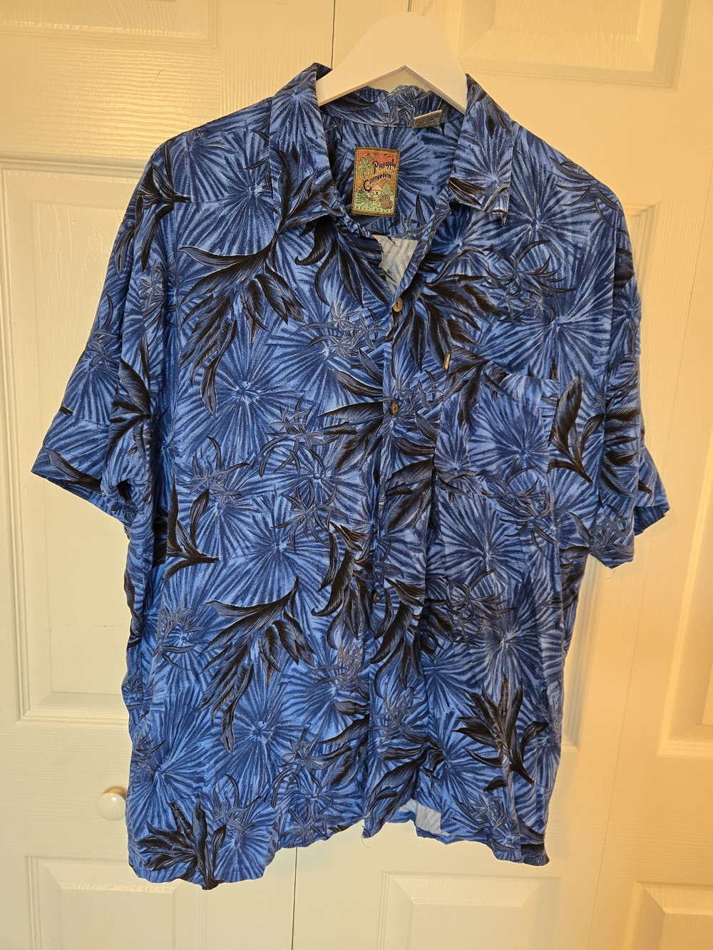 Pineapple Connection Men's Blue Tropical Print Short-Sleeve Button-Down Shirt
